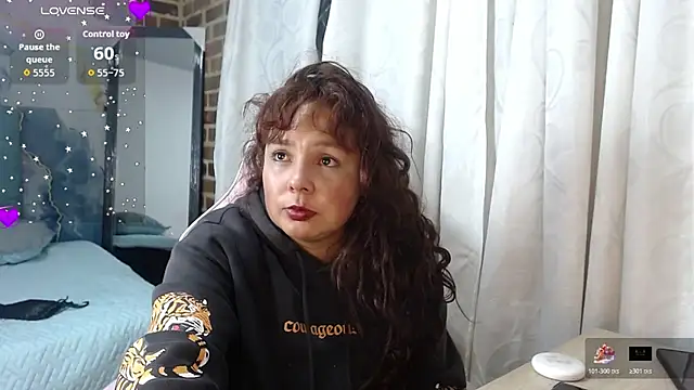 Snapshot of HannaRose- chatting on 02.10.26 HannaRose- online show from 02.10.26