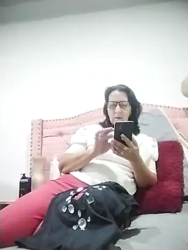 Snapshot of RosseLaure chatting on 02.07.26 RosseLaure online show from 02.07.26