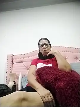 Snapshot of RosseLaure chatting on 02.10.26 RosseLaure online show from 02.10.26