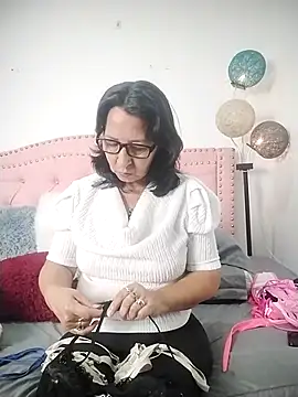 Snapshot of RosseLaure chatting on 02.13.26 RosseLaure online show from 02.13.26