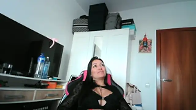 Snapshot of Yulian_Milf chatting on 02.14.26 Yulian Milf online show from 02.14.26