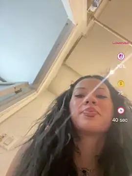 Snapshot of luxxlola chatting on 05.23.26 luxxlola online show from 05.23.26