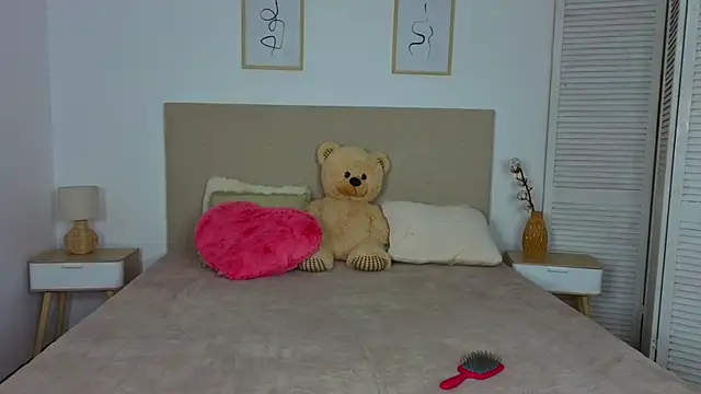 Snapshot of Silena_sky chatting on 02.15.26 Silena sky online show from 02.15.26