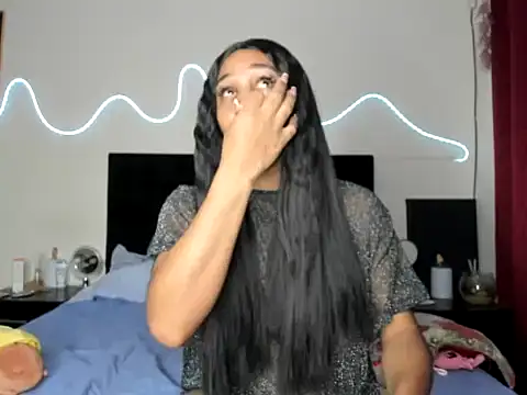 Snapshot of YourDreamReal chatting on 02.15.26 YourDreamReal online show from 02.15.26