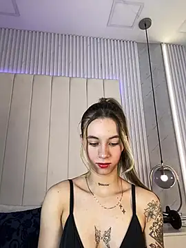 JuliaColemann online show from 02.05.26