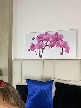 Snapshot of JuliaColemann chatting on 06.19.26 JuliaColemann online show from 06.19.26