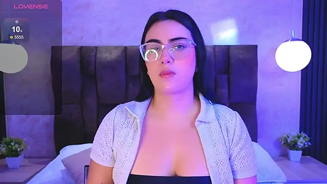Snapshot of vicky_grey chatting on 06.17.26 vicky grey online show from 06.17.26