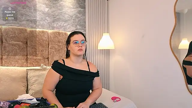 zoe hugeboobs online show from 03.04.26