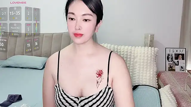 Snapshot of 10ve1y chatting on 07.23.26 10ve1y online show from 07.23.26