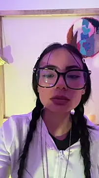Snapshot of _Lucycherry chatting on 06.05.26 Lucycherry online show from 06.05.26