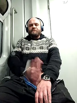 Snapshot of AlexanderArmani chatting on 02.25.26 AlexanderArmani online show from 02.25.26