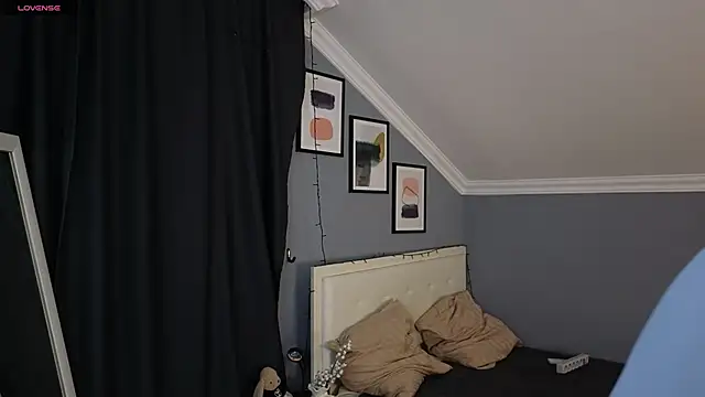 Naomi Demio online show from 04.01.26