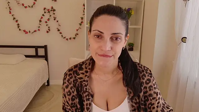 LovelyBeatrice online show from 04.12.26