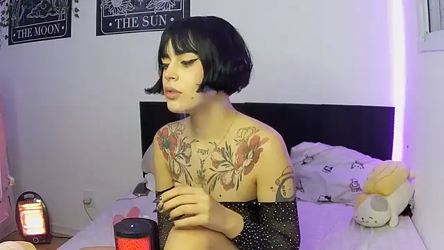 Snapshot of ariane_kimiko chatting on 06.26.26 ariane kimiko online show from 06.26.26