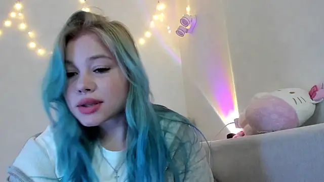 Snapshot of Lulu_Di chatting on 05.13.26 Lulu Di online show from 05.13.26