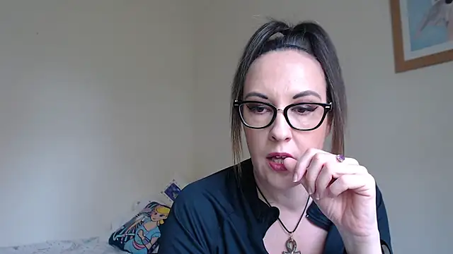 Snapshot of PsychicDominatrix chatting on 04.09.26 PsychicDominatrix online show from 04.09.26