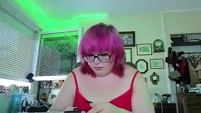 Snapshot of ProfaneHekate chatting on 07.03.26 ProfaneHekate online show from 07.03.26