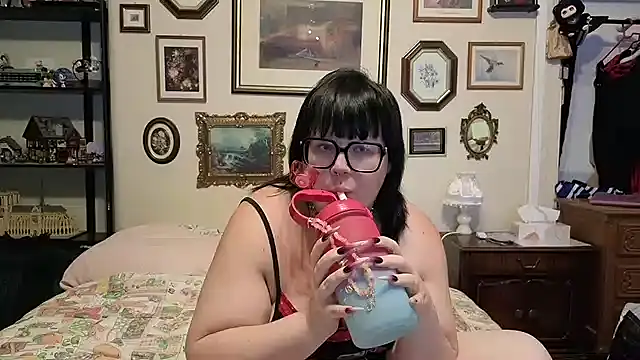 Snapshot of ProfaneHekate chatting on 08.06.26 ProfaneHekate online show from 08.06.26