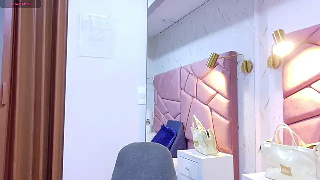 liliana pink online show from 05.23.26
