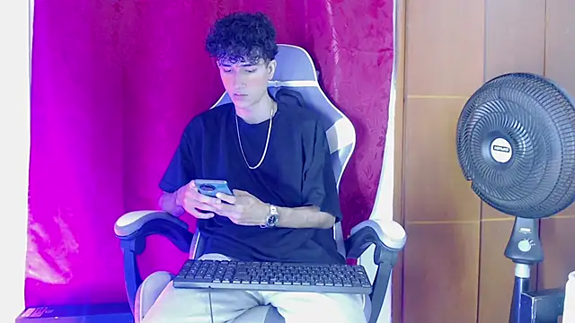 Johnny cagee  online show from 02.07.26