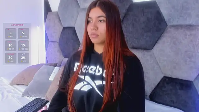 DulceJones online show from 02.04.26