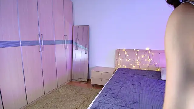 laumalove online show from 03.18.26