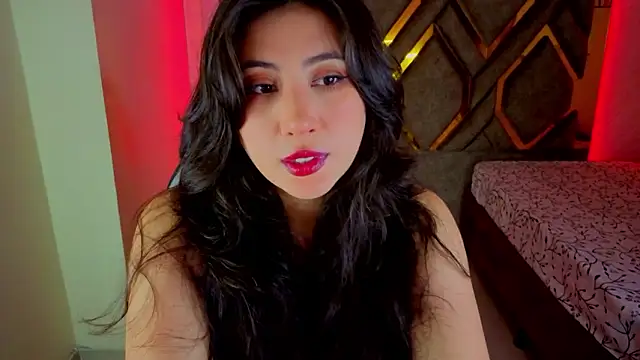 Snapshot of Luvienne chatting on 02.24.26 Luvienne online show from 02.24.26