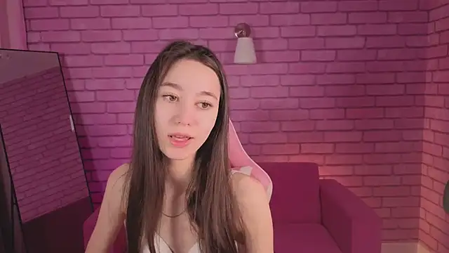 Snapshot of Nicole_Brownie chatting on 04.22.26 Nicole Brownie online show from 04.22.26