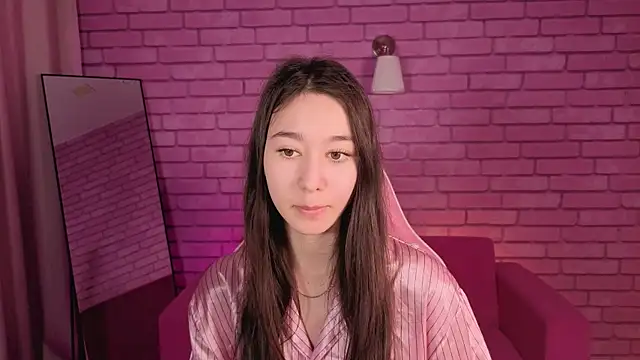 Snapshot of Nicole_Brownie chatting on 05.04.26 Nicole Brownie online show from 05.04.26