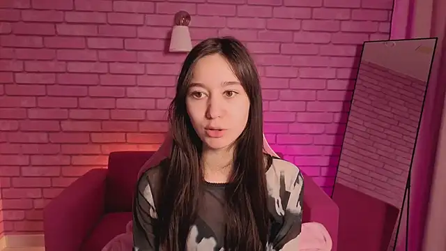 Snapshot of Nicole_Brownie chatting on 05.19.26 Nicole Brownie online show from 05.19.26