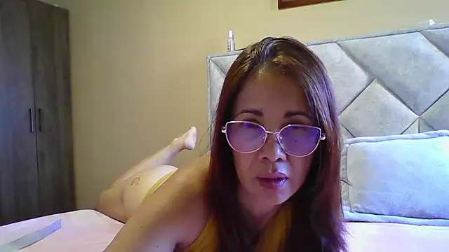 Snapshot of camila_star10 chatting on 06.09.26 camila star10 online show from 06.09.26