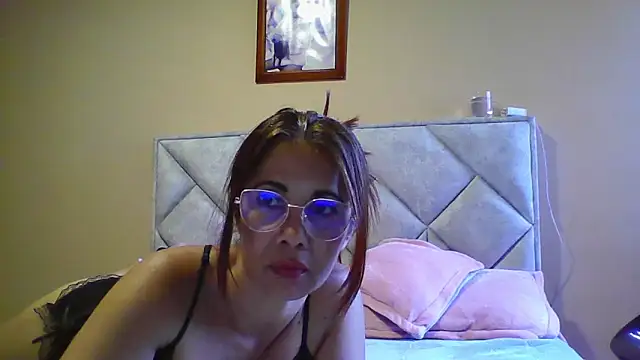 Snapshot of camila_star10 chatting on 06.22.26 camila star10 online show from 06.22.26