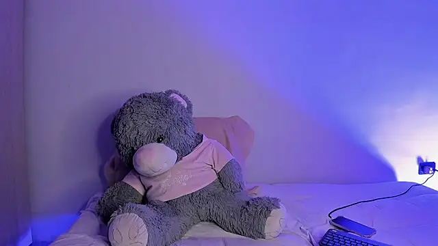 Snapshot of ViolettM chatting on 02.18.26 ViolettM online show from 02.18.26