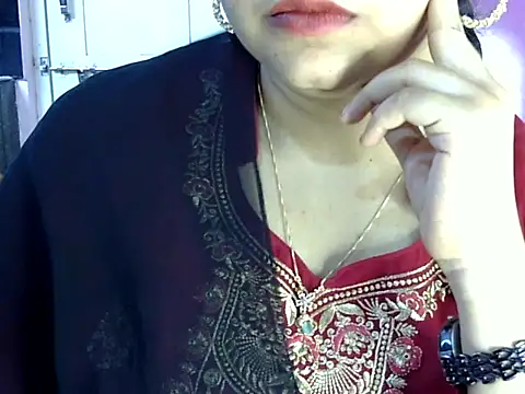 Snapshot of Cute_Aliyaa chatting on 06.27.26 Cute Aliyaa online show from 06.27.26