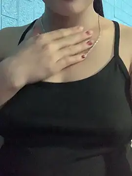 Snapshot of Hoa-tuylip chatting on 02.17.26 Hoa-tuylip online show from 02.17.26