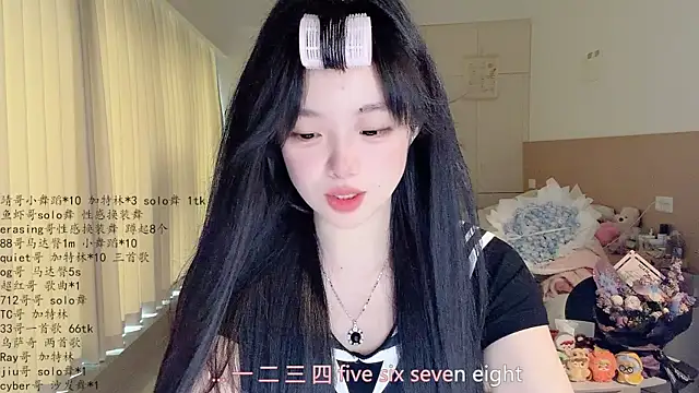 Snapshot of LovelyXiaoYi chatting on 04.30.26 LovelyXiaoYi online show from 04.30.26