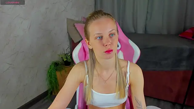 Tesssa Young online show from 04.16.26