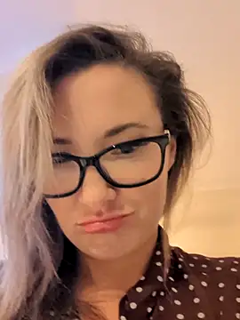 Snapshot of PrettyVixen chatting on 02.25.26 PrettyVixen online show from 02.25.26