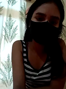 Snapshot of Mahira-- chatting on 06.04.26 Mahira-- online show from 06.04.26