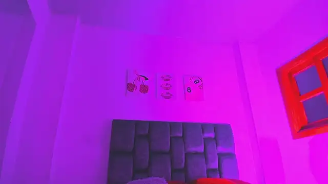 Isabella Moon9 online show from 05.30.26