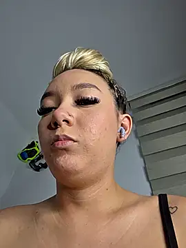 Snapshot of alaia_princess chatting on 04.26.26 alaia princess online show from 04.26.26