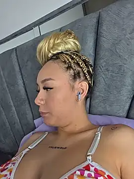 Snapshot of alaia_princess chatting on 05.16.26 alaia princess online show from 05.16.26