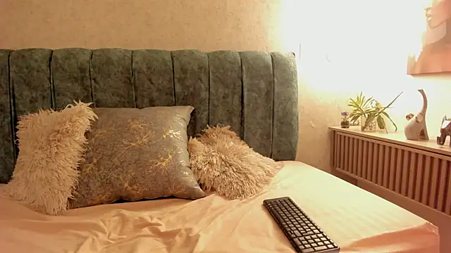 Aleera Walton online show from 03.23.26