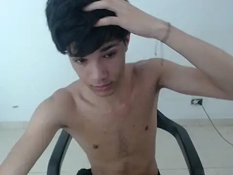 Snapshot of twink_straight_ chatting on 02.04.26 twink straight online show from 02.04.26