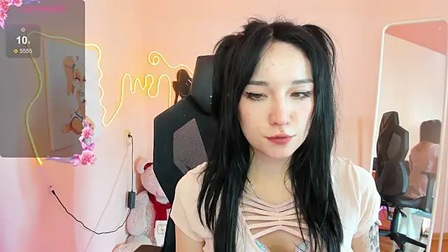 Snapshot of AliceeinWonderlanddd chatting on 02.20.26 AliceeinWonderlanddd online show from 02.20.26