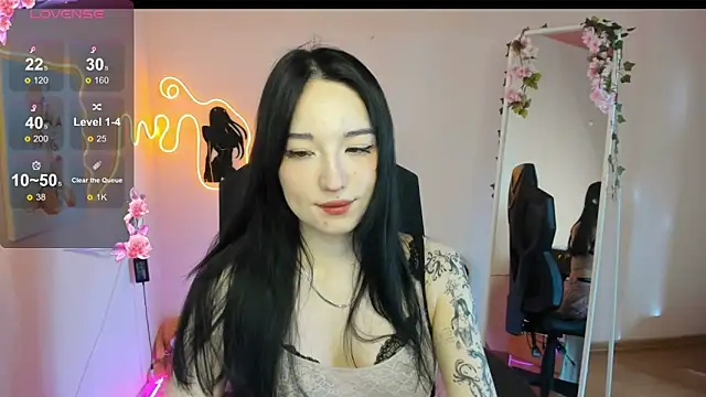 AliceeinWonderlanddd online show from 04.05.26