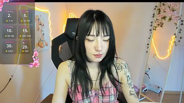 AliceeinWonderlanddd online show from 04.10.26