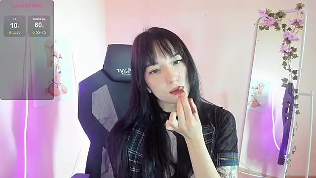 Snapshot of AliceeinWonderlanddd chatting on 07.12.26 AliceeinWonderlanddd online show from 07.12.26