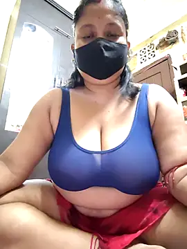 Snapshot of Curvy_Trisha chatting on 04.20.26 Curvy Trisha online show from 04.20.26