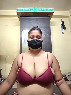 Snapshot of Curvy_Trisha chatting on 05.24.26 Curvy Trisha online show from 05.24.26